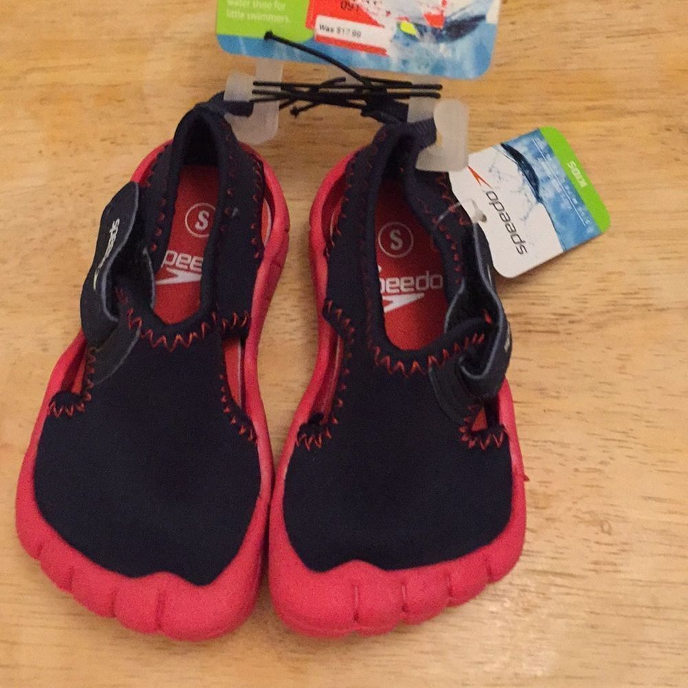 Speedo‎ water shoes kids 5-6 new